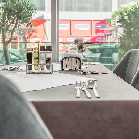 מלון Vh Eurostar Center 2 Congress & 4*