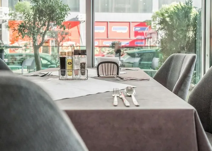 فندق Vh Eurostar Center 2 Congress & 4*